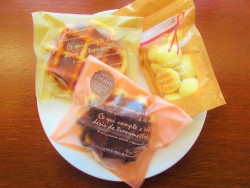 café shade tree　おすすめの手づくり商品・商品の特徴②　「ベルギーワッフル(プレーン・チョコ)、クッキーの写真」